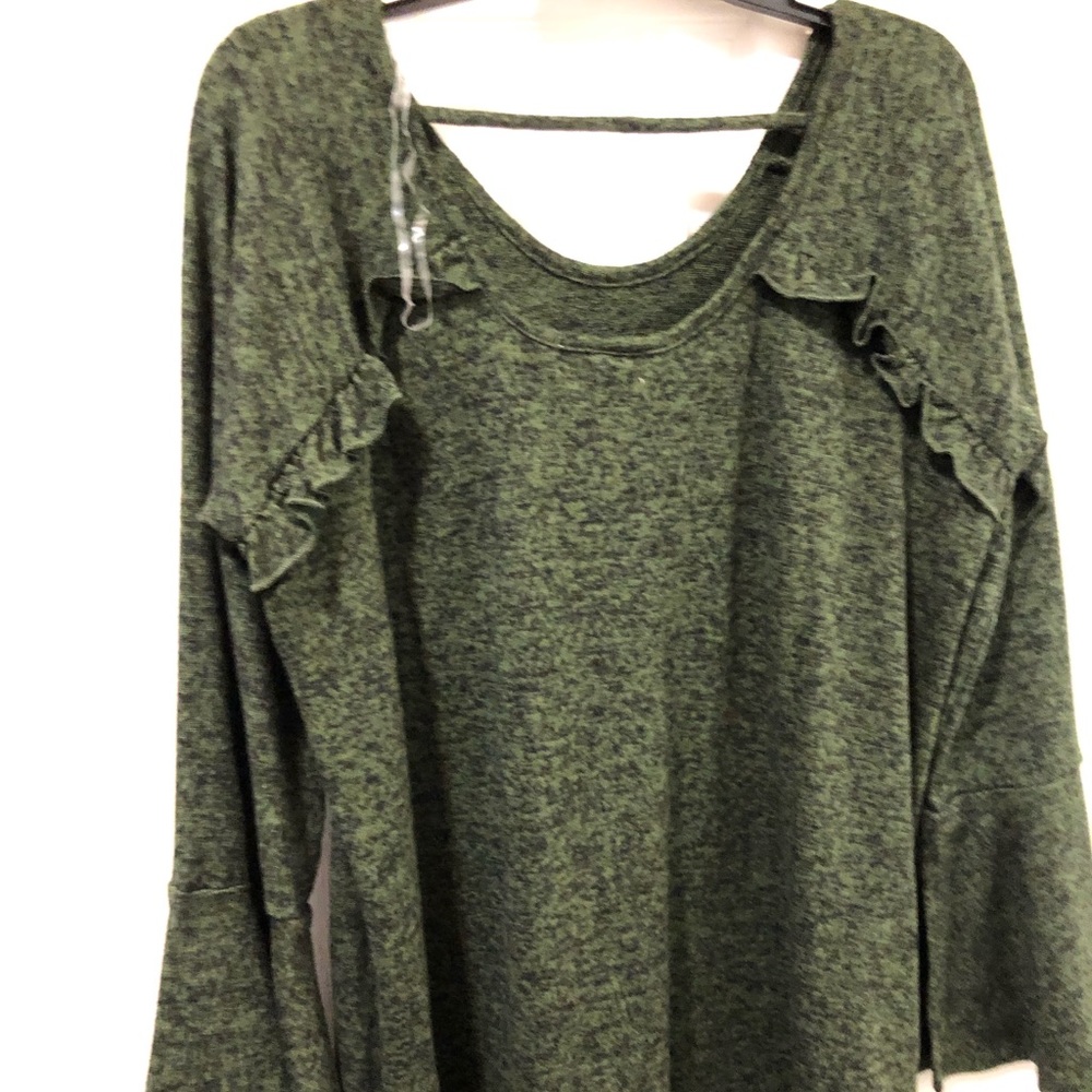 Planet Gold 3/4 flared sleeve green/ black top.
